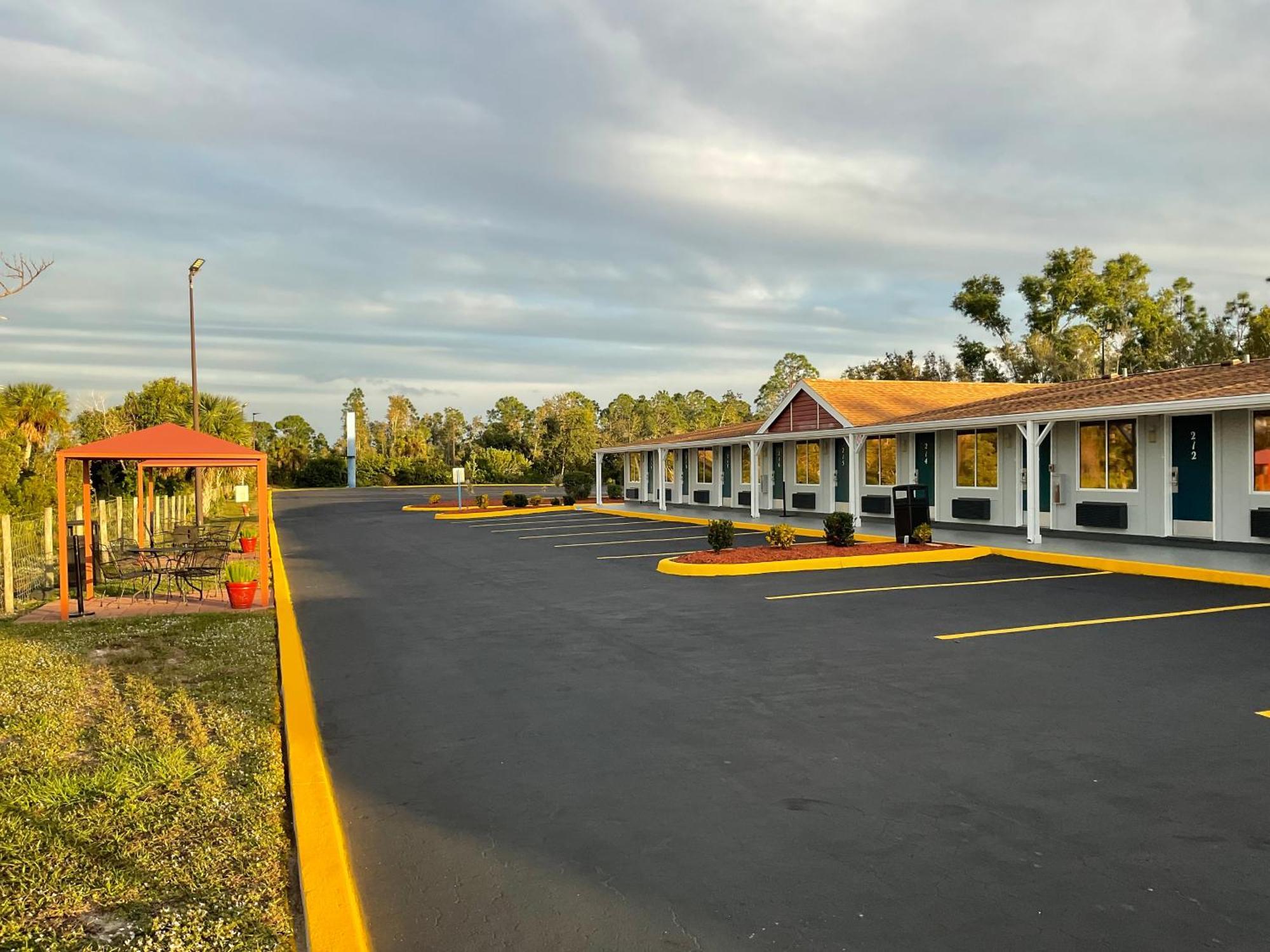 Knights Inn Пунта Горда Екстериор снимка